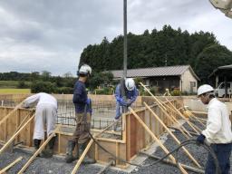 ベースコン打設